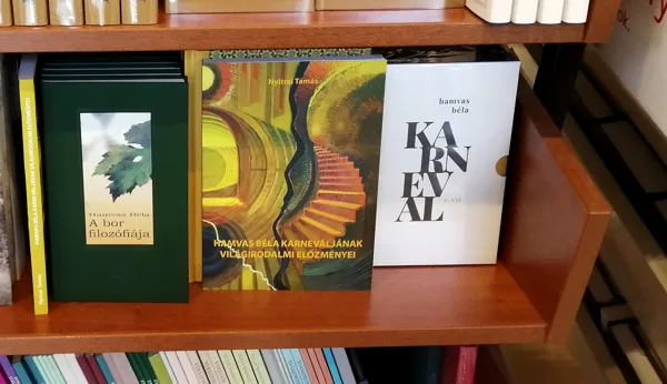 Könyvem az Írók Boltjában és a Babérliget Könyvesboltban kapható.