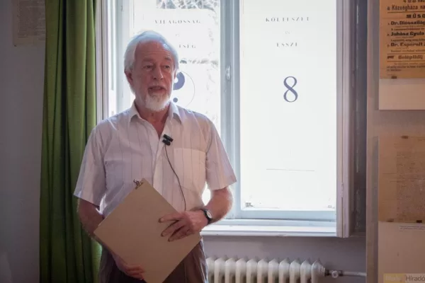 Az előadás előtt készült rövid interjúm megtekinthető az Előadásaim link alatt.
