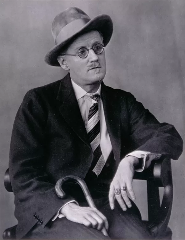 James Joyce hat évvel az Ulysses megjelenése után, Párizsban